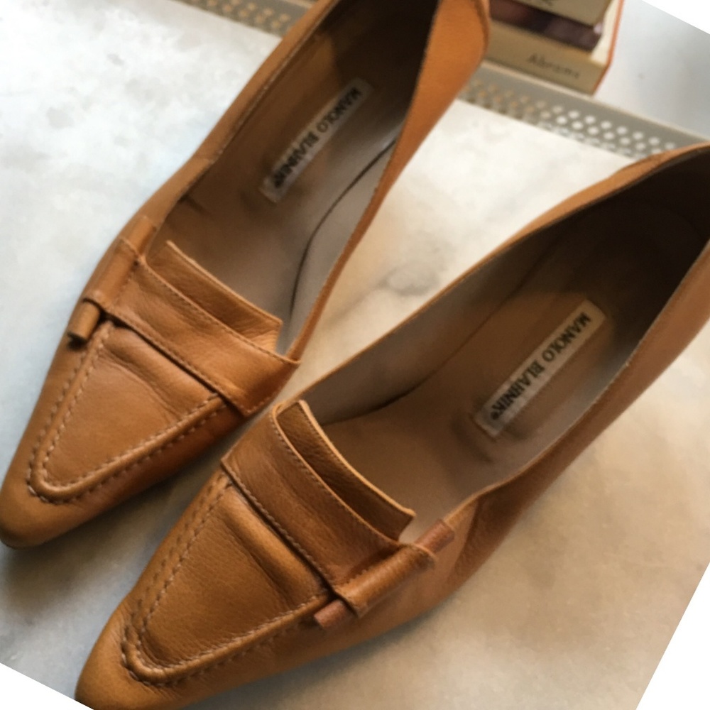 Manolo Blahnik Stacked Kitten Heel Pump Caramel